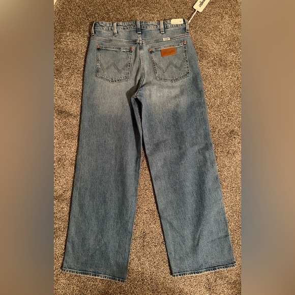 NWT Wrangler loose straight jeans - Picture 3 of 4